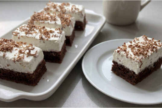 Cocoa Slices with Whipped Cream and Sour Cream: Moist Cake with a Delicate Cream Cocoa slices with whipped cream and sour cream – an easy cake that will delight everyone