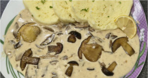 Creamy Mushroom Sauce with Yeast Dumplings: Delicate, Fragrant, and Naturally Thickened with Cream Creamy mushroom sauce with yeast dumplings: delicate, fragrant, and naturally thickened