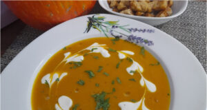 Creamy Pumpkin Soup with Croutons: Smooth, Fragrant, and Easy to Make Creamy pumpkin soup with croutons served in a bowl
