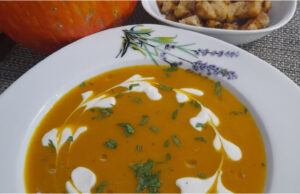 Creamy Pumpkin Soup with Croutons: Smooth, Fragrant, and Easy to Make Creamy pumpkin soup with croutons served in a bowl