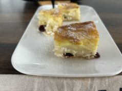 Lazy Housewife’s Curd Cake: Moist Dessert Without Traditional Dough Kneading Lazy housewife's curd cake fresh from the oven