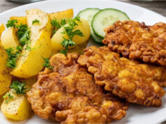 Gypsy Chicken Patties Without Breading: Juicy Cutlets with Onion, Curry, and New Potatoes Excellent gypsy chicken patties without breading – juicy chicken recipe with onion and curry