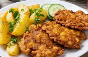 Gypsy Chicken Patties Without Breading: Juicy Cutlets with Onion, Curry, and New Potatoes Excellent gypsy chicken patties without breading – juicy chicken recipe with onion and curry