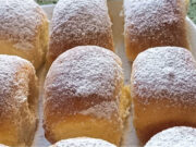 Yeast Buns with Plums and Strawberry Jam: Fluffy and Moist Thanks to Butter and Lard Fluffy yeast buns with plums and strawberry jam