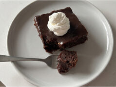 Granko Dessert with Coffee and Chocolate Glaze: Moist One-Bowl Cake Granko dessert with coffee and chocolate glaze – quick and easy preparation