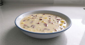 Hodolany Sauce in One Pot: Hearty Olomouc Classic Ready in 30 Minutes Hodolany sauce served in a bowl with bread