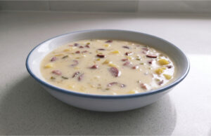 Hodolany Sauce in One Pot: Hearty Olomouc Classic Ready in 30 Minutes Hodolany sauce served in a bowl with bread