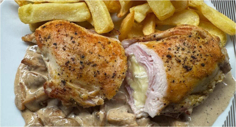 Chicken Pocket with Ham and Brie: Juicy Meat on a Creamy Mushroom Bed