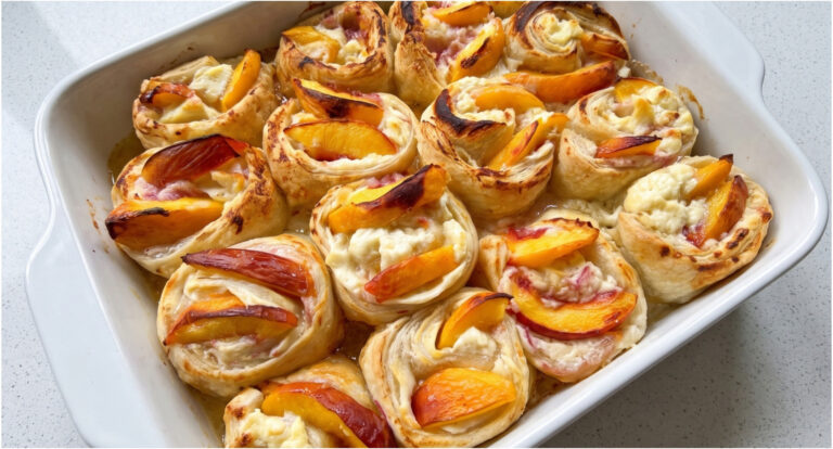 Nectarine and Quark Swirls: Delicate Puff Pastry Dessert