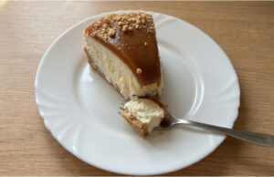 No-Bake Caramel Cheesecake: Creamy Dessert with a Crunchy Crust Without Turning on the Oven No-bake caramel cheesecake ready in no time