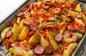 One-Pan Potatoes with Sausage: Simple Dinner with Vegetables and Aromatic Herbs One-pan potatoes with sausage, vegetables, and aromatic herbs
