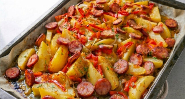 one-pan-potatoes-with-sausage-vegetables-aromatic-herbs One-pan potatoes with sausage, vegetables, and aromatic herbs