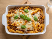 Pasta Bake with Ground Meat: Hearty Dinner with Three Cheeses Pasta bake with ground meat – hearty dinner with three cheeses