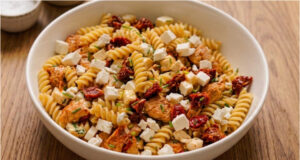 Pasta Salad with Chicken: With Sun-Dried Tomatoes, Mozzarella and a Simple Dressing Pasta salad with chicken, sun-dried tomatoes, mozzarella and a simple dressing