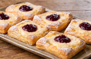 Puff Pastry Pockets with Vanilla Pudding: Crispy Dessert from a Few Ingredients Puff pastry pockets with vanilla pudding: crispy dessert from a few ingredients