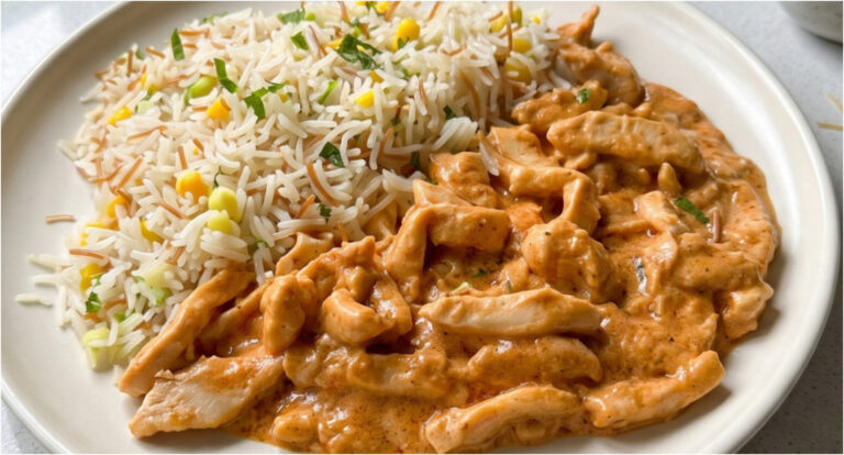 Quick Chicken Bites with Garlic: Fast Dinner with Creamy Sauce and Vegetable Rice