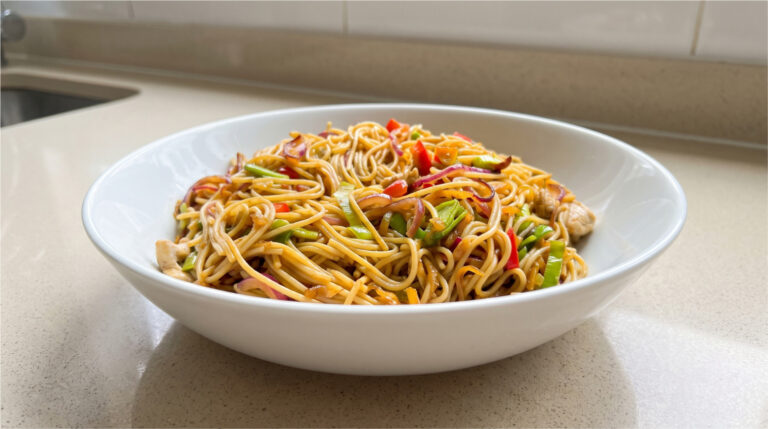 Quick Chicken Noodles: Crunchy Vegetables and Bold Sauce in 30 Minutes