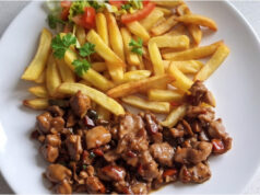 Quick Chicken Thigh Bites: Juicy Meat with Oyster Sauce and Sun-Dried Tomatoes Quick chicken thigh bites in oyster sauce with sun-dried tomatoes and fries