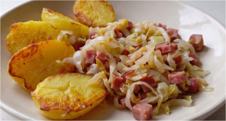 Peking Cabbage with Bacon and Smoked Meat: Quick Dinner with Roasted Potatoes