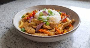 Quick Pork Stir-Fry: Juicy Lunch with Vegetables and Fluffy Rice Quick pork stir-fry with vegetables and fluffy rice