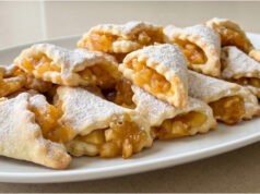 Apple Cookies from Yogurt Dough: Delicate Cinnamon Filling Without Complicated Preparation Tasty cookies filled with apples