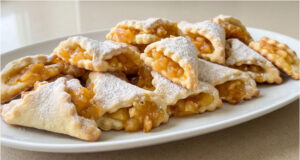 Apple Cookies from Yogurt Dough: Delicate Cinnamon Filling Without Complicated Preparation Tasty cookies filled with apples