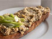 Yeast Spread with Eggs: Simple Preparation with Butter and No Complicated Ingredients Yeast spread with eggs prepared simply with butter and onion