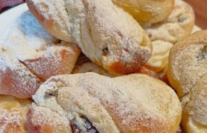 Yeast Twists with Quark and Rum Raisins: Fluffy Pastry for Your Coffee Iced yeast twists on a plate.