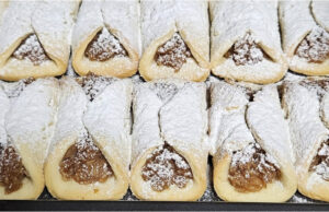 Yogurt Dough Pockets: Delicate Pastry with Apple-Walnut Filling Without Rising Yogurt dough pockets with apple-walnut filling on a plate
